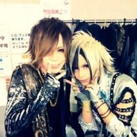 ヴィジュアル系バンドのボーカルさんで胸から左腕にかけてタトゥーが入っており Yahoo 知恵袋