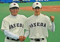 早稲田大学、早稲田実業高校の野球部のユニフォーム襟の部分が通常より