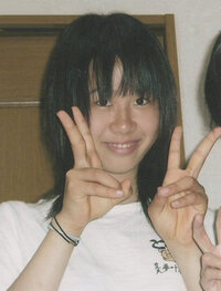 このダブルピースをしている可愛い子は誰ですか 検索用 Akb48sk Yahoo 知恵袋