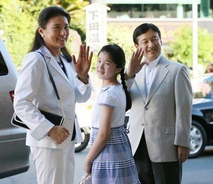 Yahoo!知恵袋大河ドラマ「雅子さま」
キャスト
天皇陛下=水谷豊
皇后陛下=丘みつ子
皇太子殿下=谷原章介
皇太子妃殿下=松下奈緒
愛子さま=本田望結
秋篠宮殿下=竹野内豊
紀子さま=藤谷美和子
佳子さま=谷村美月
眞子さま=志田未來