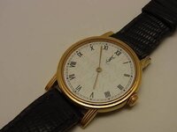 金縁の腕時計は若い人には似合わないのですか 私が下のような腕 Yahoo 知恵袋