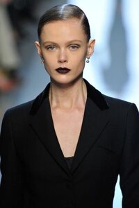 ビジュアル系の人がつけている黒リップ 口紅 って 一般のお店に存在しますか Yahoo 知恵袋