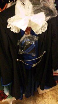 黒執事のシエルのコスプレするために写真の衣装を買ったんですがこの衣 Yahoo 知恵袋