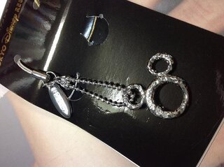 中3男子に質問です 今付き合っている彼の誕生日にディズニーのペアストラップを Yahoo 知恵袋