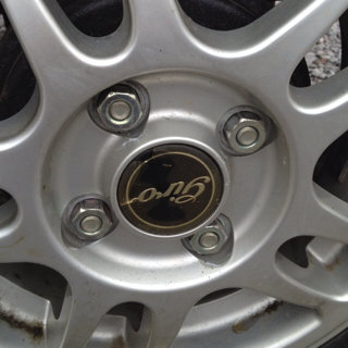 初めて自分でタイヤ交換をしたのですが ネジ の向きや閉め具合はこれくらいでい Yahoo 知恵袋