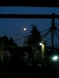 月は30分や1時間でどれぐらい動くでしょうか この画像の月は Yahoo 知恵袋