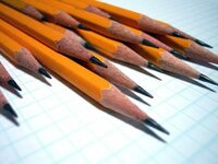 シャーペンと鉛筆のどちら派ですか！？ どうも権天使エマニュエルです！

シャーペンと鉛筆のどちら派ですか！？