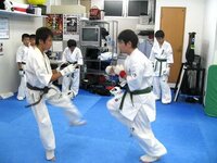 金玉蹴られたらとても痛いですよね 空手とかやってても蹴られてら痛いんです Yahoo 知恵袋