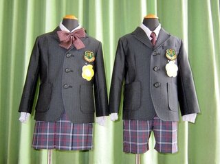 この制服は可愛いと思いますか ちなみに私立小学校の制服です 女の子の制服 Yahoo 知恵袋