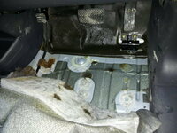 運転席足元の水漏れ H17年式のホンダライフなんですが 運転席の足元が水 Yahoo 知恵袋