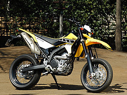 AX-1とWR250Xと両方乗ったことのある方の両車のインプレをお願いします