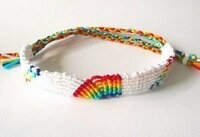 虹のミサンガの作り方を教えてください 今まで斜め編みや文字入りミサンガは Yahoo 知恵袋