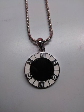 ネックレスについて質問です 教えてください この前彼氏とペアのネックレスを Yahoo 知恵袋