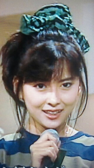 Yahoo!知恵袋昭和のアイドルで、良く中山美穂さんが紹介されてますが美人ですよね。自分はリアルタイムでは見られてなかったのですがやはり人気は凄かったのでしょうか?(今のアイドルとかと比べて…)