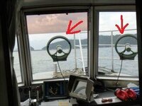 船の窓の“丸い金属の輪”は、何ですか？ - 船の操舵室の窓に、“丸い金属