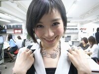 篠原ともえさんのこのような片側の前髪が短い髪型をなんと呼ぶのでしょう Yahoo 知恵袋