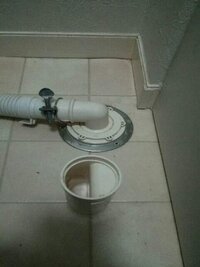 洗濯機の排水溝からの水漏れの回答ありがとうございました 写真のように Yahoo 知恵袋