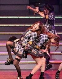 大島優子の前しか向けねえの衣装の靴下なんというのですか あとエロセク Yahoo 知恵袋