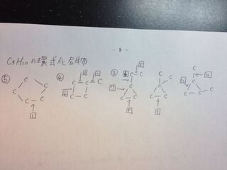Yahoo!知恵袋C5H10の環式化合物は合計7個存在するようですが、書いて見たら10個見つかりました。どれがおかしいのでしょうか。