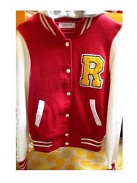 スタジャンのフード付きとフード無しはどちらがオシャレですか 灰色のパーカー Yahoo 知恵袋