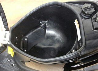原付スズキアドレスv50を購入します。 - そこでメットインに関して