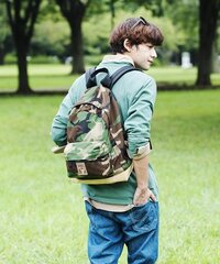 迷彩柄のリュックはダサいですか 使うのは高校生男 身長１６０ｃｍ 学ラ Yahoo 知恵袋