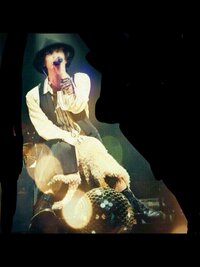 Radwimpsのvo 野田洋次郎さんが今回のツアーで履いている羊の Yahoo 知恵袋