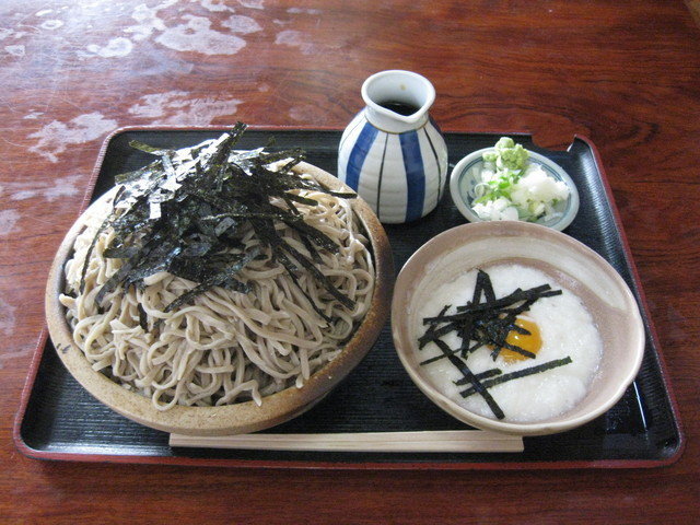 とろろ蕎麦の食べ方 画像のように蕎麦つゆの入った小瓶と とろろの Yahoo 知恵袋