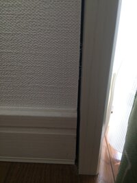 欠陥住宅ですか 去年の10月に建てた家に住んでいます 今日 窓枠の木のフレームと 教えて 住まいの先生 Yahoo 不動産