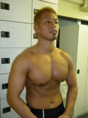 プロレスラー土井成樹さんのよーな大胸筋を作るにはベンチ以外どのよーな Yahoo 知恵袋