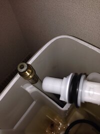 トイレタンク内のボールタップが壊れたので ホームセンターでsaneiの万能立型 Yahoo 知恵袋