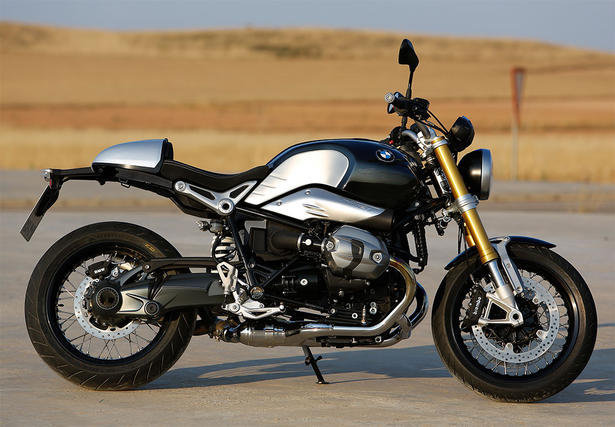 BMWの新しいRnineTてクラシック調のバイクなのにどうして倒立