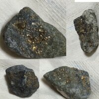 この写真の中の石についている金色の物体はなんですか