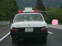 疑問車で犬と一緒にドライブは法律上駄目 二人の場合 助手席側の Yahoo 知恵袋