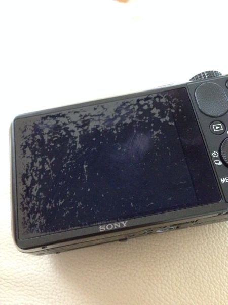 このデジタルカメラの - 液晶の汚れなんですけどどうやったらとれます 