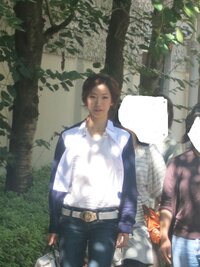 この人誰ですか 9月14日宝塚大劇場で入り待ちショットです 入り待ちの皆さんが Yahoo 知恵袋