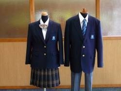 質問です！松戸六実高校の制服ってこれですか？この制服、松戸高校の