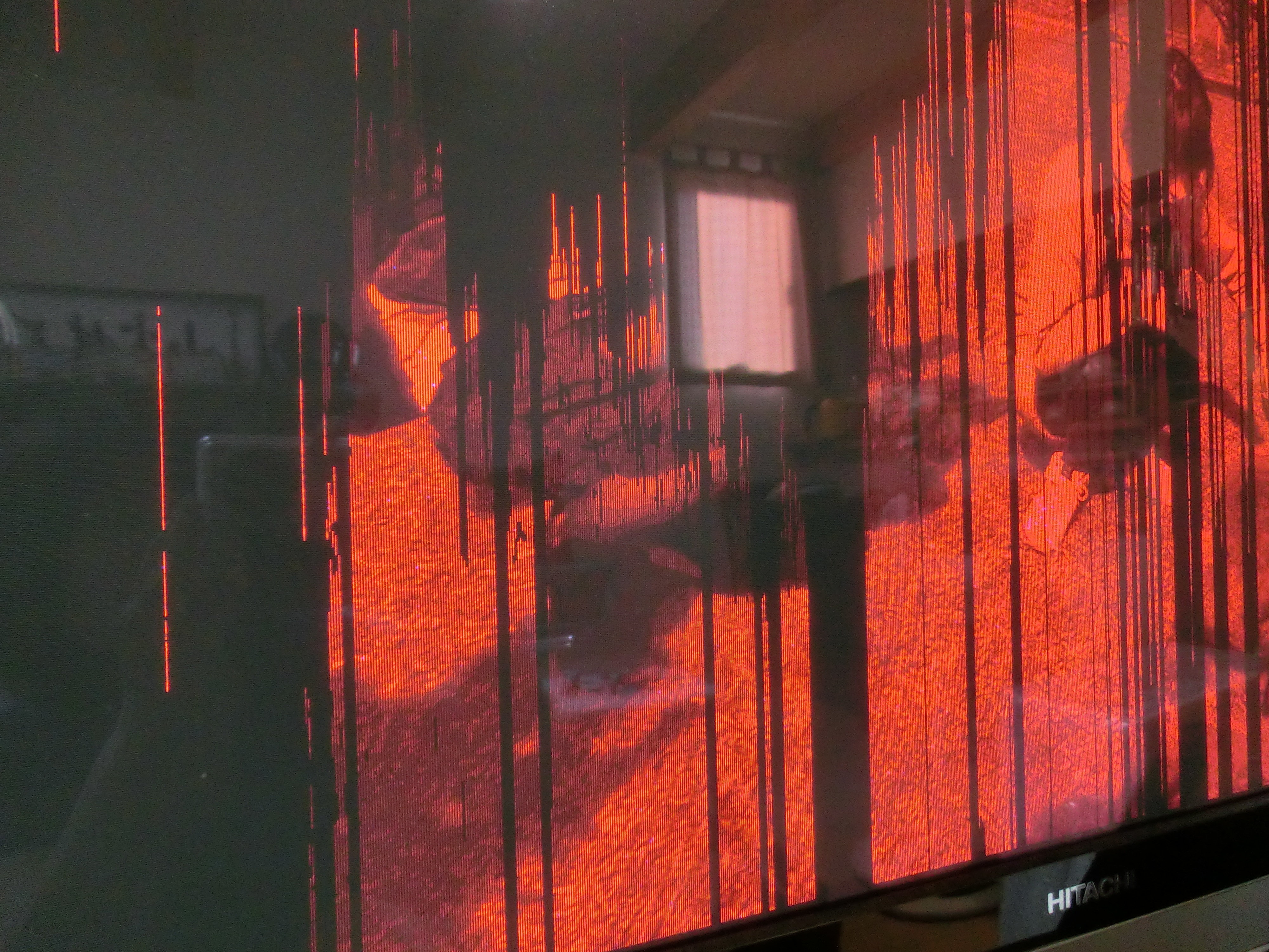日立WoooP42-HP05プラズマテレビですが、画面のほとんどに映