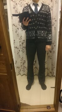 代前半男性です 最近肌寒くなってきたので仕事の時にカーディガンを Yahoo 知恵袋