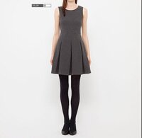 Uniqloでこのグレーのノースリーブワンピースを買いました カーデ Yahoo 知恵袋