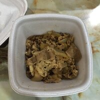 吉野家で初めて牛皿特盛をお持ち帰りで頼みました しかし蓋を開けてみる Yahoo 知恵袋
