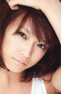 こんにちは この画像の亀井絵里ちゃんの口紅 グロス は何色って言うの Yahoo 知恵袋