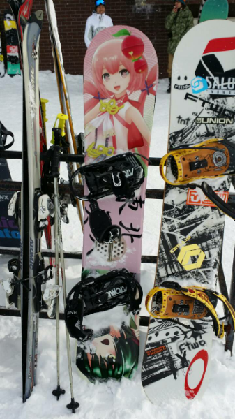 【痛板】KEI-SKI EZO 75 スキー板 アニメデザイン 僕はアニメオタク(萌えオタ)の高校1年生だが、北海道のスキー場