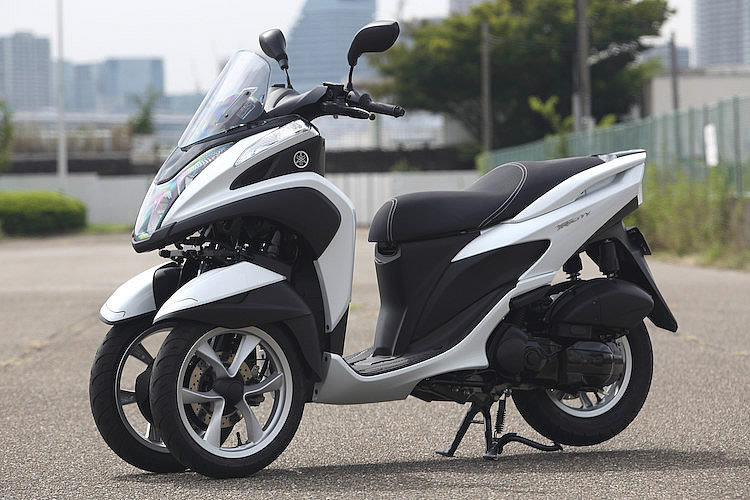トリシティ125の意味は！？3輪なのに転倒してしまうトリシティ