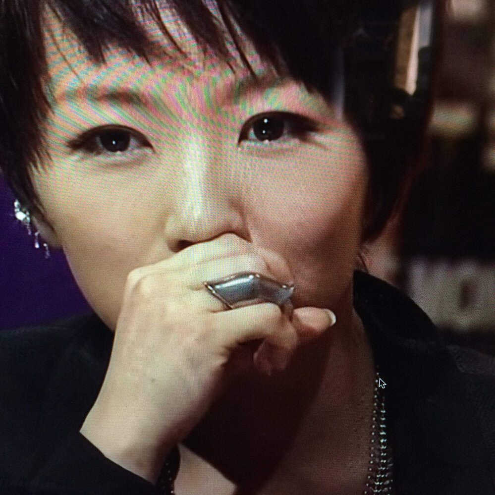 椎名林檎さんが2014年11月のライブモンスターという番組で右手の 椎名林檎さんが2014年11月のライブモンスターという番組で右手の