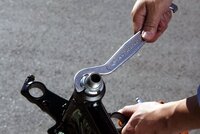 この工具の名前を教えてください フックレンチですね 4輪業界では車高調レン Yahoo 知恵袋