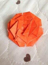 折り紙 薔薇のくす玉について 写真の薔薇を貼り合わせてくす玉が作れるみた Yahoo 知恵袋