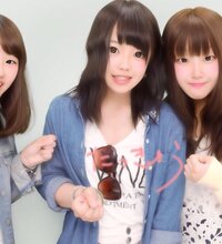 真ん中の女の子 可愛いですか 評価お願いします プリクラなので Yahoo 知恵袋