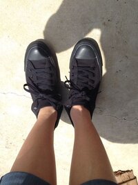 こうやってハイカットを折るのはおかしいですか あんまり好きではないですが Yahoo 知恵袋