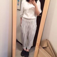 このコーデはおかしいでしょうか 白ベースのストライプパンツをずっと欲し Yahoo 知恵袋